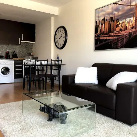 Couples In Rhino's Paradise Διαμέρισμα